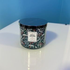 Fresh balsam candle